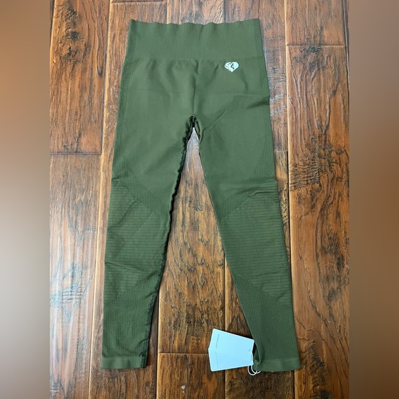 NWT Women’s Best Leggings Bundle (2 Pairs) - Picture 1 of 6